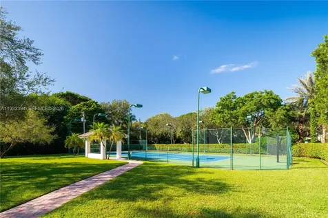 4871 SW 74th Terrace Miami FL 33143