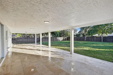 6800 NW 7th Street Plantation FL 33317