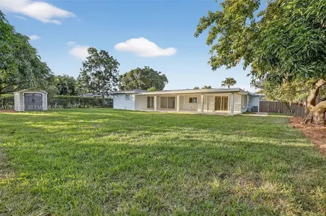 6800 NW 7th Street Plantation FL 33317