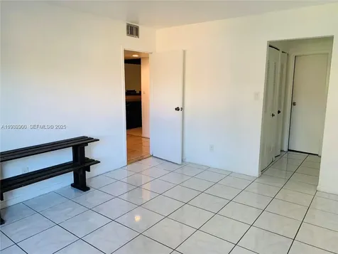 5855 Washington Street Hollywood FL 33023
