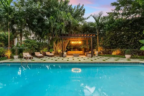 680 Buttonwood Lane Miami FL 33137