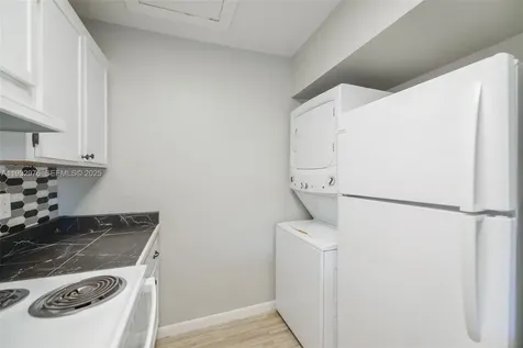 2570 W 67th Place Hialeah FL 33016
