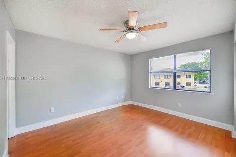 2570 W 67th Place Hialeah FL 33016