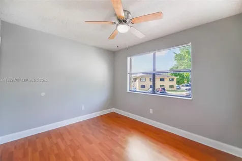 2570 W 67th Place Hialeah FL 33016