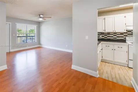 2570 W 67th Place Hialeah FL 33016
