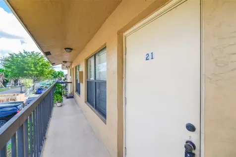 2570 W 67th Place Hialeah FL 33016