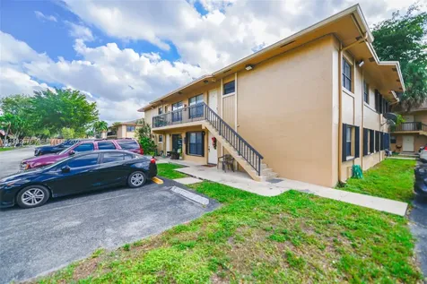 2570 W 67th Place Hialeah FL 33016