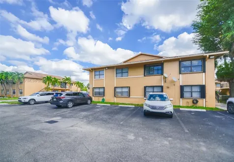 2570 W 67th Place Hialeah FL 33016