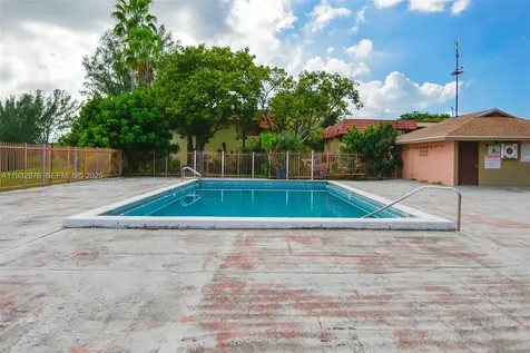 2570 W 67th Place Hialeah FL 33016