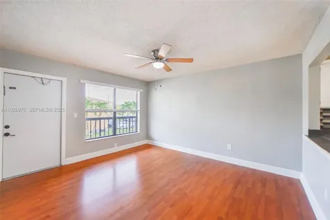 2570 W 67th Place Hialeah FL 33016