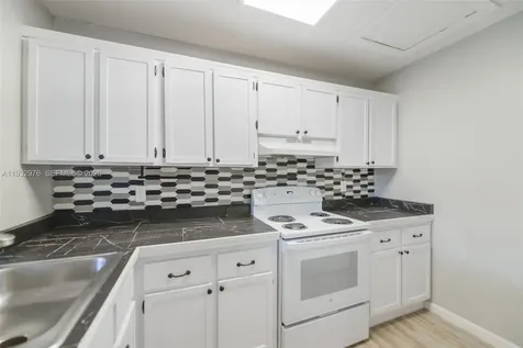 2570 W 67th Place Hialeah FL 33016