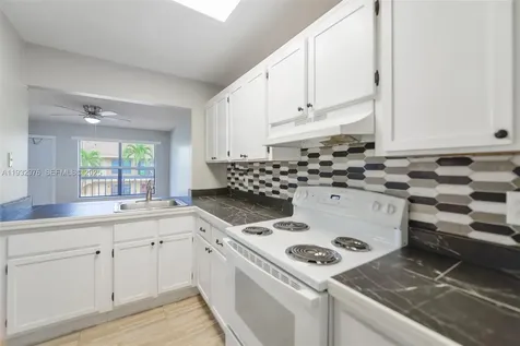 2570 W 67th Place Hialeah FL 33016