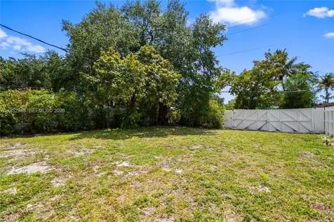 1640 NE 183 Street North Miami Beach FL 33179