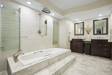 6423 Collins Avenue Miami Beach FL 33141