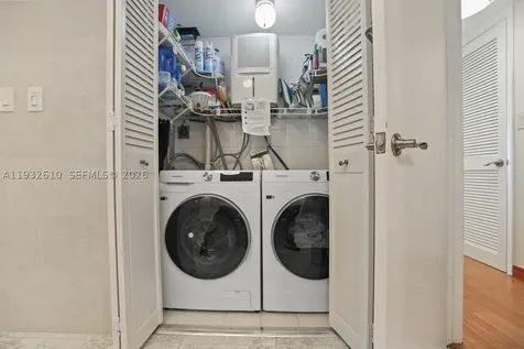 6423 Collins Avenue Miami Beach FL 33141