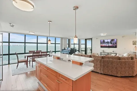 6423 Collins Avenue Miami Beach FL 33141