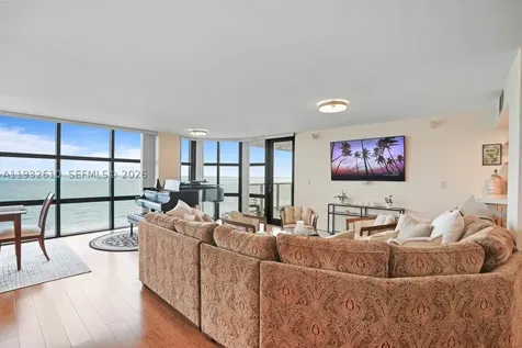6423 Collins Avenue Miami Beach FL 33141