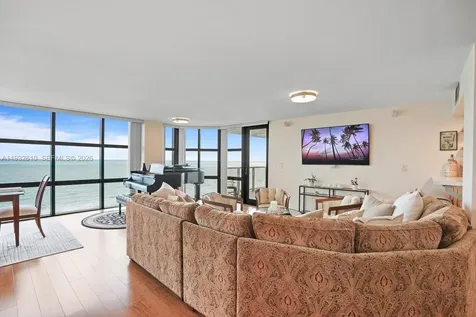 6423 Collins Avenue Miami Beach FL 33141