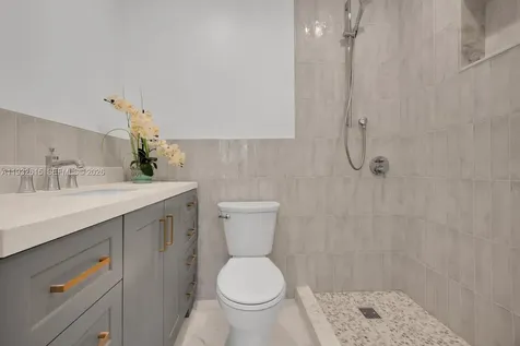 3551 NW 20th Street Miami FL 33142