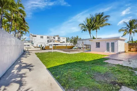 3551 NW 20th Street Miami FL 33142