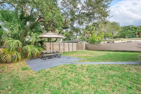 722 SW 8th Street Hallandale Beach FL 33009