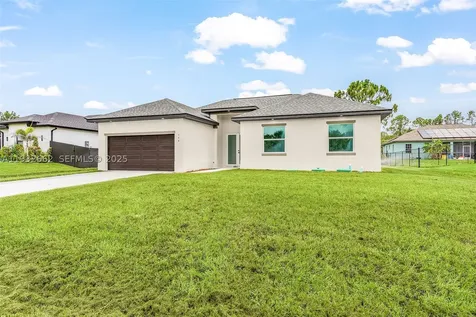 748 748 Chestnut Street E Lehigh Acres FL 33974