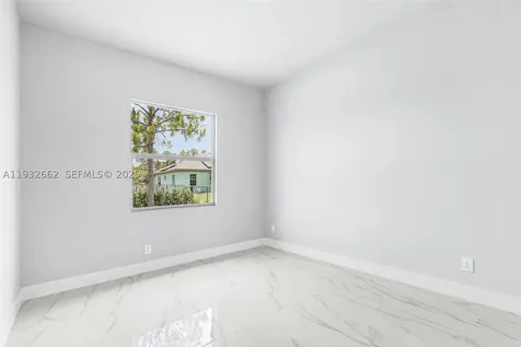 748 748 Chestnut Street E Lehigh Acres FL 33974