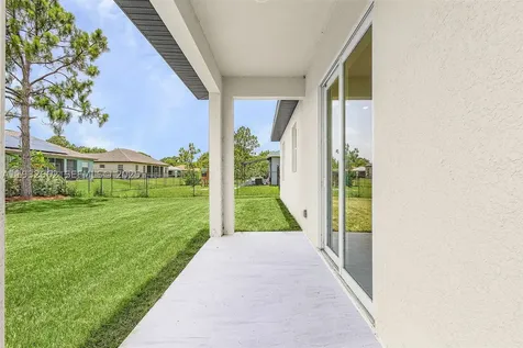 748 748 Chestnut Street E Lehigh Acres FL 33974