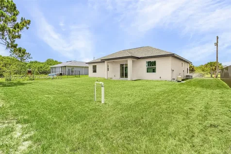 748 748 Chestnut Street E Lehigh Acres FL 33974