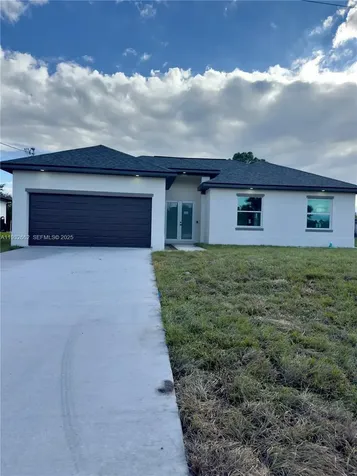 748 748 Chestnut Street E Lehigh Acres FL 33974
