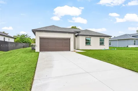 748 748 Chestnut Street E Lehigh Acres FL 33974