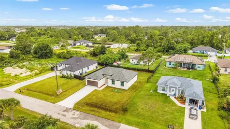 748 748 Chestnut Street E Lehigh Acres FL 33974