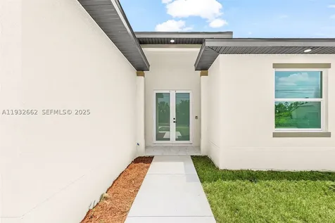 748 748 Chestnut Street E Lehigh Acres FL 33974