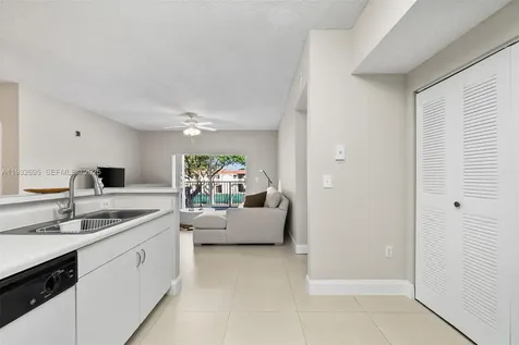 6968 SW 39th Street Davie FL 33314