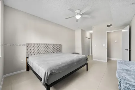 6968 SW 39th Street Davie FL 33314