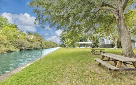 103 Royal Park Drive Oakland Park FL 33309