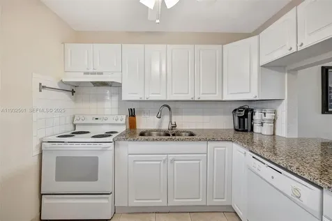 7897 Golf Cir Drive Margate FL 33063