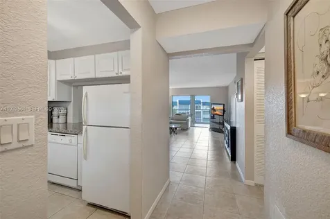 7897 Golf Cir Drive Margate FL 33063