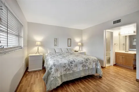 7897 Golf Cir Drive Margate FL 33063