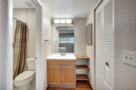 7897 Golf Cir Drive Margate FL 33063