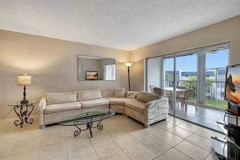 7897 Golf Cir Drive Margate FL 33063