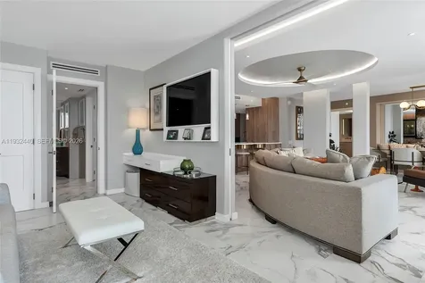 9 Island Avenue Miami Beach FL 33139
