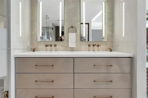 9 Island Avenue Miami Beach FL 33139