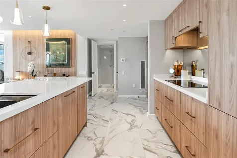 9 Island Avenue Miami Beach FL 33139