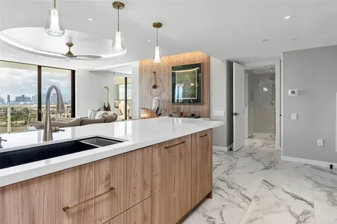 9 Island Avenue Miami Beach FL 33139