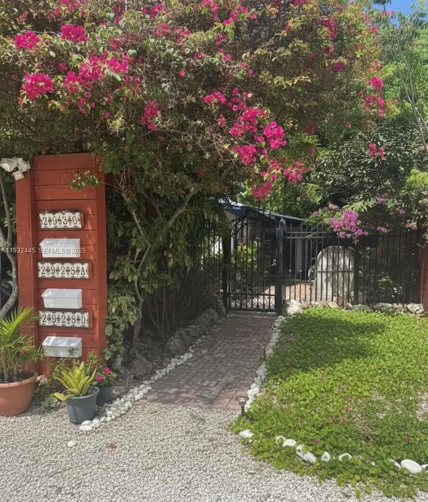2928 Louise Street Miami FL 33133