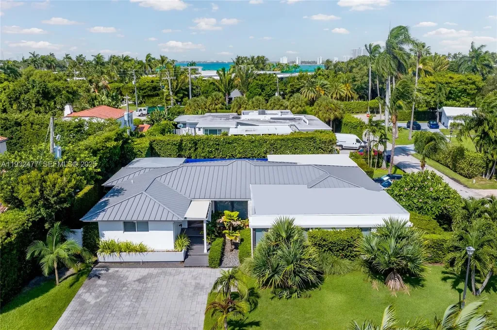 6420 Pinetree Drive Circle Miami Beach FL 33141