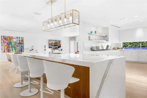 6420 Pinetree Drive Circle Miami Beach FL 33141