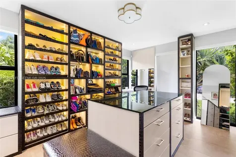 6420 Pinetree Drive Circle Miami Beach FL 33141