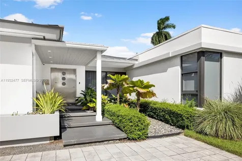 6420 Pinetree Drive Circle Miami Beach FL 33141